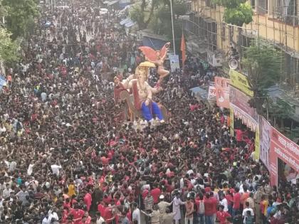 Crowd of Ganesha devotees in Chinchpokali; The arrival of 'Chintamani' was celebrated | चिंचपोकळीत गणेशभक्तांची अलोट गर्दी; 'चिंतामणी'चा आगमन सोहळा जल्लोषात