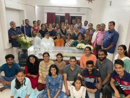 Smiling Faces And Selfies Of Four Generations At The Funeral In Kerala | पार्थिवाभोवती कुटुंबातील ४ पिढ्या जमल्या, हसत हसत फोटो काढला; कारण ऐकलं तर नवल वाटेल 