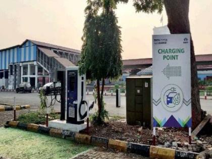 Good news! Electric vehicle charging facility at nine stations of Central Railway | खुशखबर! मध्य रेल्वेच्या 'या' नऊ स्थानकांवर इलेक्ट्रिक वाहन चार्जिंगची सुविधा