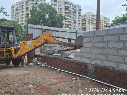 In Pune, hammer, municipality strikes on unauthorized construction of river banks | PMC: पुण्यात नदीकाठच्या अनधिकृत बांधकामावर हातोडा, पालिकेची धडक कारवाई