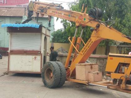 Bulldozers on encroachment in Washim; campaign of municipal council | वाशिमातील अतिक्रमणावर बुलडोझर; नगरपरिषदेची धडक मोहीम