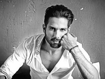 After Arjun Reddy, it’s 'Thadam' remake for Shahid Kapoor! | शाहिद कपूरने सुरू केली आणखी एका साऊथ रिमेकची तयारी!!