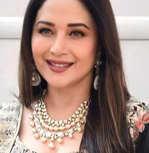 माधुरी दीक्षित कमावते करोडो रुपये पण केसांसाठी मात्र निवडते ‘हा’ ५ रुपयांचा घरगुती हेअरमास्क, पाहा त्याची कमाल