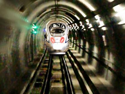 Electricity with water pressure passes metro | पाण्याच्या दाबासह विजेच्या परीक्षेत उत्तीर्ण होतेय मेट्रो