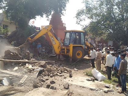 The encroachment at Sonala was cleared | सोनाळा येथील अतिक्रमण हटविले