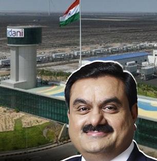 अदानी ग्रीन एनर्जीचा ऐतिहासिक विक्रम! अक्षय ऊर्जा क्षेत्रात असं काम करणारी पहिलीच भारतीय कंपनी