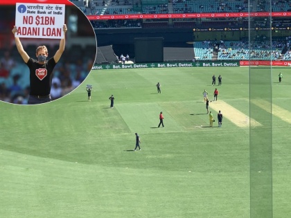 India Vs Australia : Two protestors made way onto ground with NO $1B ADANI LOAN signs  | India Vs Australia : 'अदानी'च्या विरोधातील फलक घेऊन प्रेक्षक थेट मैदानावर घुसला अन्....