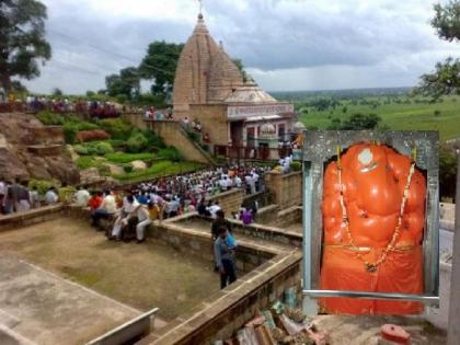 Ganesha of Vidarbha: Shami Vigneshwar of Adasa who fulfills the wishes of devotees | विदर्भाचे गणेश : भाविकांची मनोकामना पूर्ण करणारा अदासा येथील शमी विघ्नेश्वर