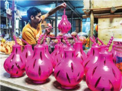 The sky will light up the 'earthen sky lantern' of Solapur | सोलापूरच्या ‘मातीचे आकाशकंदील’ उजळविणार आसमंत