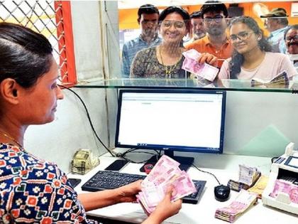 Banks also took the plunge from demonetisation; Refusal to accept 2000 notes, people again 'nota' crisis in maharashtra | बँकांनीही नोटबंदीचा धसका घेतला; २००० च्या नोटा स्वीकारण्यास नकार, लोक पुन्हा 'नोटा' कुटीस