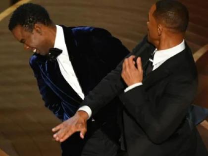 Oscars 2022: Fighting on Oscar stage! Will Smith punches host Chris Rock at the Oscars altercation incident | Oscars 2022: ऑस्करच्या मंचावर हाणामारी! पत्नीवर घाणेरडा जोक मारल्याने भडकला विल स्मिथ; होस्टला लगावला ठोसा 