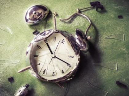 वास्तूमध्ये चुकूनही ठेवू नका 'हे' अडगळीचे सामान; नाहीतर निर्माण होतील वास्तुदोष!