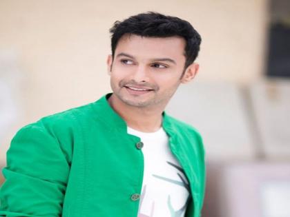 Actor Adinath Kothare's fake Facebook account | अभिनेता आदिनाथ कोठारेचेही बनावट फेसबुक खाते