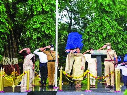 Let the flag fly high, honoring the warriors who served in the Corona period | झंडा उँचा रहे हमारा, कोरोना काळात काम करणाऱ्या योद्ध्यांचा सन्मान