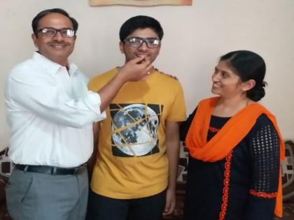 Aditya Deshmukh stays CBSE exam in Jalgaon CBSE | जळगावात सीबीएसई बारावी परीक्षेत आदित्य देशमुखची बाजी