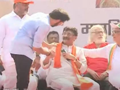 Sanjay Raut: Aditya Thackeray's generosity, Sanjay Raut's act of respect is appreciated | Sanjay Raut: आदित्य ठाकरेंचा दिलदारपणा, संजय राऊतांना मान देत केलेल्या त्या कृतीचं होतंय कौतुक 