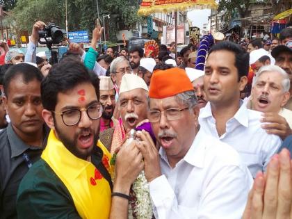 Anant Chaturdashi 2022 Forgetting political differences, Chandrakant Patil and Aditya Thackeray together at Ganesh immersion | Anant Chaturdashi 2022| राजकीय मतभेद विसरून चंद्रकांत पाटील आणि आदित्य ठाकरे गणेश विसर्जनावेळी एकत्र