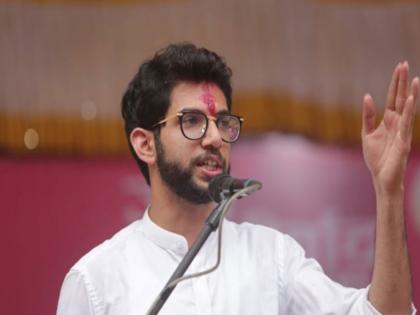 The public will show the place to the traitors This government will fall in a month Aditya Thackeray | गद्दारांना जनता जागा दाखवेल; हे सरकार एक महिन्यात पडणार - अदित्य ठाकरे