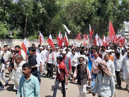 March by Adivasi Bahujan Samaj to Akola Tehsil Office | आदिवासी बहुजन समाजाकडून अकोले तहसील कार्यालयावर मोर्चा