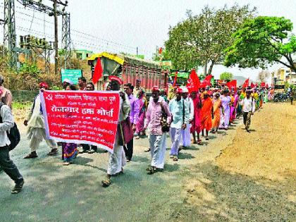 Give the employment of rights! Tribal demand | हक्काचा रोजगार द्या! आदिवासींची मागणी