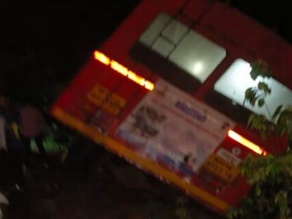 Accident in Ratnagiri - Rajapur bus; Passengers survived | रत्नागिरी - राजापूर बसला लांजात अपघात; प्रवासी बचावले