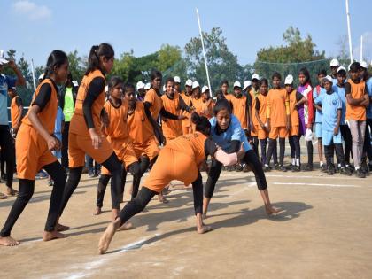 Sports competition of tribal development department started | आदिवासी विकास विभागाच्या क्रीडा स्पर्धेला उत्साहात सुरुवात