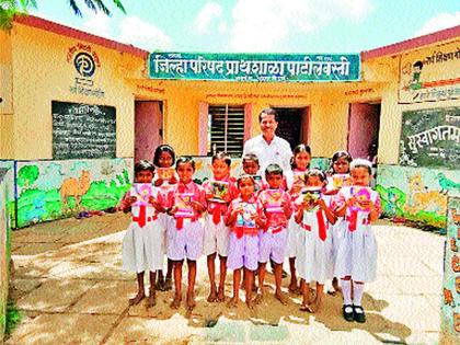 Poor families adopted 11 children | पोटच्या दोन मुलांच्या वाढदिवसाचा खर्च टाळून 'त्यांनी' दत्तक घेतली 11 गरीब मुलं