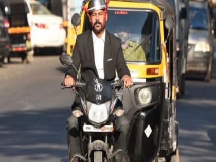 Advocacy trick: making handmade helmet by using steel pots | वकिलांची युक्ती : स्टीलचे पातेले वापरत हेल्मेट सक्तीचा निषेध