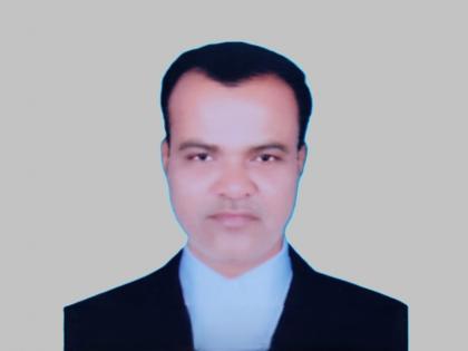 Lawyer dies of heart attack while discussing with complainant in court premises | Beed: न्यायालय परिसरात तक्रारदाराशी चर्चा करताना हृदयविकाराचा झटका, वकिलाचे निधन Lawyer dies of heart attack while discussing with complainant in court premises | Beed: न्यायालय परिसरात तक्रारदाराशी चर्चा करताना हृदयविकाराचा झटका, वकिलाचे निधन
