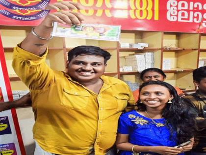 Even more amazing than Dubai! An kerala autorickshaw driver won a Onam lottery worth Rs 25 crore overnight | दुबईपेक्षाही जबरदस्त! ऑटोरिक्षावाल्याचे नशीब फिरले, रातोरात २५ कोटी रुपयांची लॉटरी जिंकला