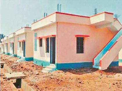 How long will we have to live in mud-dung houses? 61,000 eligible tribal families in the state are deprived of pucca houses | आम्ही शेणा-मातीच्या घरांत अजून किती दिवस राहायचं? राज्यातील ६१ हजार पात्र आदिवासी कुटुंबे पक्क्या घरांपासून वंचित How long will we have to live in mud-dung houses? 61,000 eligible tribal families in the state are deprived of pucca houses | आम्ही शेणा-मातीच्या घरांत अजून किती दिवस राहायचं? राज्यातील ६१ हजार पात्र आदिवासी कुटुंबे पक्क्या घरांपासून वंचित