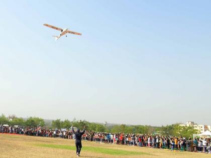 The thrill of aeromodelling in the skies of Nagpur | नागपूरच्या आकाशात एरोमॉडेलिंगचा थरार; २५ एरोमॉडल्सचे हवेत प्रात्यक्षिक