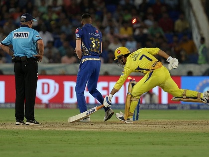 IPL 2019: After the run-out of Dhoni, the question marks again on the umpiring? | IPL 2019 : धोनीच्या रनआऊटनंतर पंचगिरीवर पुन्हा प्रश्नचिन्ह?