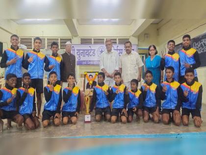 Vihang, R f Naik team raised J.P. Smriti Cup, district level kho-kho competition for youth group | विहंग, रा. फ. नाईक संघाने उंचावला जे.पी. स्मृतीचषक, किशोर-किशोरी गटाची जिल्हास्तरीय खो-खो स्पर्धा