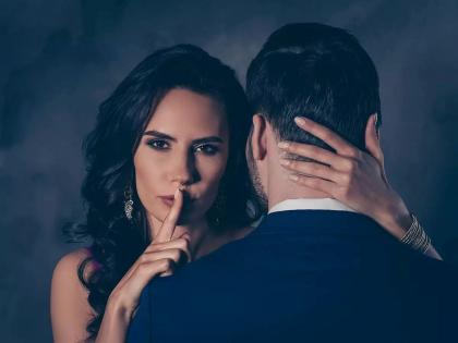 boyfriend comes at night and leaves in the morning...! The landlord called the woman's husband and informed him, as soon as the husband arrived... | रात्री तो येतो आणि सकाळी जातो...! घरमालकाने महिलेच्या पतीला फोन करून कळविले, पती येताच... boyfriend comes at night and leaves in the morning...! The landlord called the woman's husband and informed him, as soon as the husband arrived... | रात्री तो येतो आणि सकाळी जातो...! घरमालकाने महिलेच्या पतीला फोन करून कळविले, पती येताच...