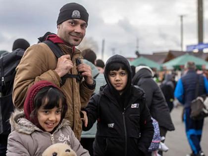 russia ukraine conflict this family came ukraine from afghanistan to escape war and now again have to run to poland | Russia-Ukraine Conflict: नशिबाचे भोग! युद्धाला कंटाळून अफगाणिस्तानमधील सर्वकाही विकून युक्रेनला स्थायिक; आता पुढे...