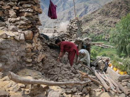 Who is not saving women in the earthquake in Afghanistan Taliban laws hinder rescue efforts | धक्कादायक! अफगाणिस्तानमधील भूकंपामध्ये महिलांना कोण वाचवत नाहीत, तालिबानच्या कायद्यांमुळे बचावकार्यात अडथळे Who is not saving women in the earthquake in Afghanistan Taliban laws hinder rescue efforts | धक्कादायक! अफगाणिस्तानमधील भूकंपामध्ये महिलांना कोण वाचवत नाहीत, तालिबानच्या कायद्यांमुळे बचावकार्यात अडथळे