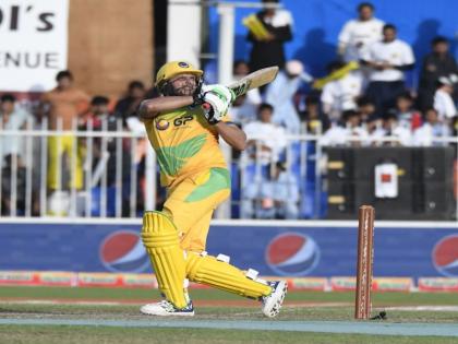 T10 League: Pakhtoons won by 13 runs, enter in final | T10 League : शाहिद आफ्रिदीच्या फटकेबाजीच्या जोरावर पखतून्स अंतिम फेरीत