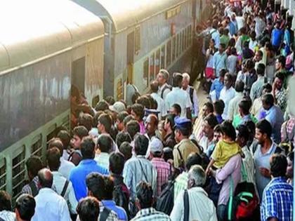 Even in case of death while boarding the train, eight lakhs were paid to the heirs | रेल्वेत चढताना मृत्यू झाल्यासही भरपाई, वारसांना दिले आठ लाख 