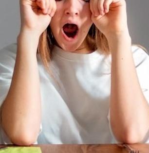 दुपारच्या जेवणानंतर लगेच झोप, सुस्ती का येत असेल? कसा दूर कराल 'हा' आळस 