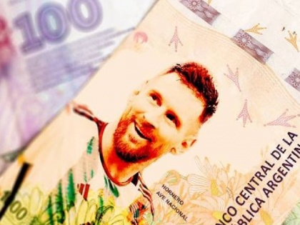 After winning the FIFA World Cup 2022 title, the Argentine government is all set to put Lionel Messi's photo on its currency  | lionel messi: वर्ल्ड कप हिरो लिओनेल मेस्सी आता अर्जेंटिनाच्या नोटांवर?...काहीही हं!