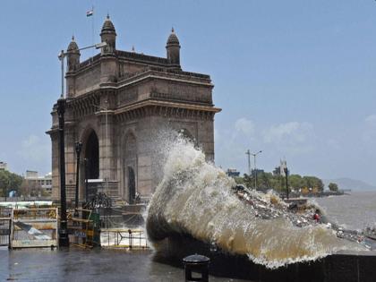 The sea swallowed up 107 sq.m. Km Land; Worrying rise in water level in 30 years | समुद्राने गिळली महामुंबईची १०७ चौ. कि.मी. जमीन; ३० वर्षांत पाणी पातळीत चिंताजनक वाढ