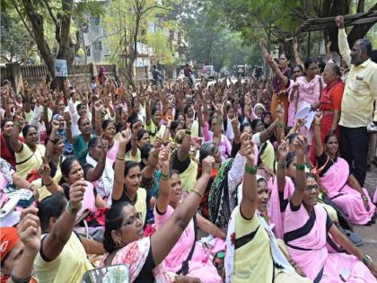 65 Anganwadi workers present at work in Kolhapur district, complete one month of work stoppage movement | कोल्हापूर जिल्ह्यातील ६५ अंगणवाडी कर्मचारी कामावर हजर, काम बंद आंदोलनाला एक महिना पूर्ण