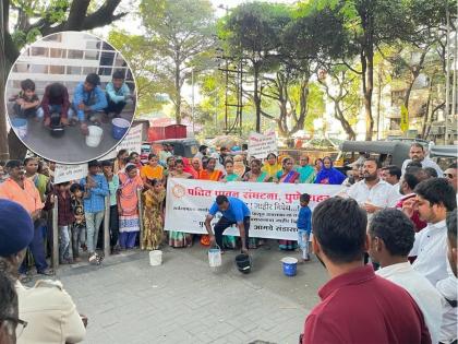 A unique movement in Pune! 'These' young people defecated at the entrance of the field office | पुण्यात अनोखं आंदोलन! क्षेत्रीय कार्यालयाच्या प्रवेशद्वारावरच 'हे' तरुण शौचाला बसले