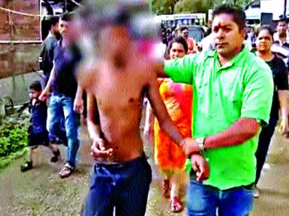 The nude shield of a guard with a little girl, a breathtaking ass | चिमुरडीसोबत चाळे करणाऱ्या रक्षकाची नग्न धिंड, बेदम चोप