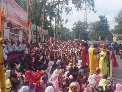 Anganwadi workers, helpers protest in Satara for various demands | अंगणवाडी सेविका, मदतनीसांचे विविध मागण्यांसाठी साताऱ्यात आंदोलन