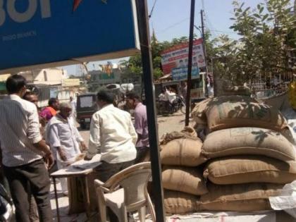 The market is being levied on the purchase of commodities outside the market! | बाजारसमिती आवाराबाहेर शेतमाल खरेदीवर आकारला जातोय शेष!