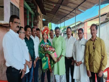 51 thousand help to wrestler Vaishnavi Patil by Agri Youth Forum | आगरी युथ फोरमतर्फे कुस्तीपटू वैष्णवी पाटीलला ५१ हजारांची मदत