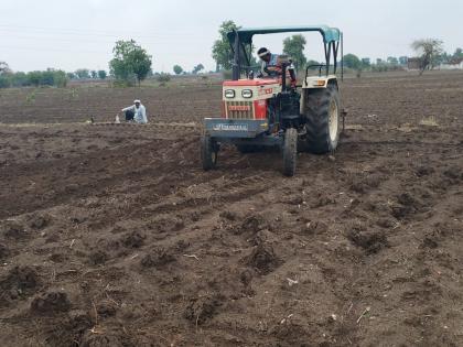 With the onset of summer soybeans, farmers are now hoping for kharif | उन्हाळी सोयाबीन हातून घेतल्याने आता शेतकऱ्यांना खरीपाची आशा