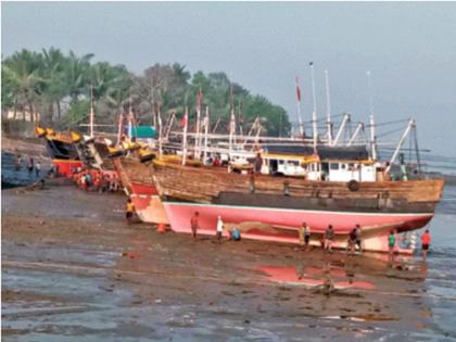 Time of famine on fishermen due to Fisheries Commissioner | मत्स्य व्यवसाय आयुक्तांमुळे मच्छीमारांवर उपासमारीची वेळ